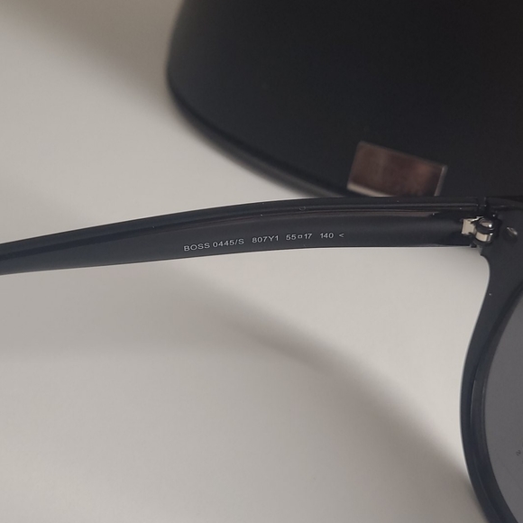 New HUGO BOSS UNISEX SUNGLASSES - Picture 3 of 6